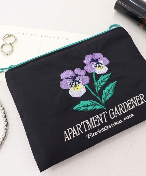 fredy emue（フレディエミュ）の「【JOli JOli/ジョリジョリ】刺しゅうフラットポーチ（ポーチ・レディース・ベージュ/シルバー/ブラック・FREE）」の11枚目の写真