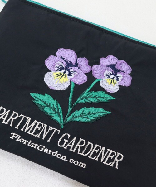 fredy emue（フレディエミュ）の「【JOli JOli/ジョリジョリ】刺しゅうフラットポーチ（ポーチ・レディース・ベージュ/シルバー/ブラック・FREE）」の12枚目の写真