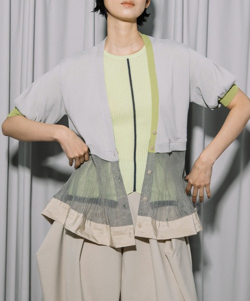 MARECHAL TERRE(マルシャルテル)の「裾プリーツニットカーディガン(カーディガン/ボレロ・レディース・ブラック/ライトグレー/オフホワイト/ラベンダー・MEDIUM)」の1枚目の写真