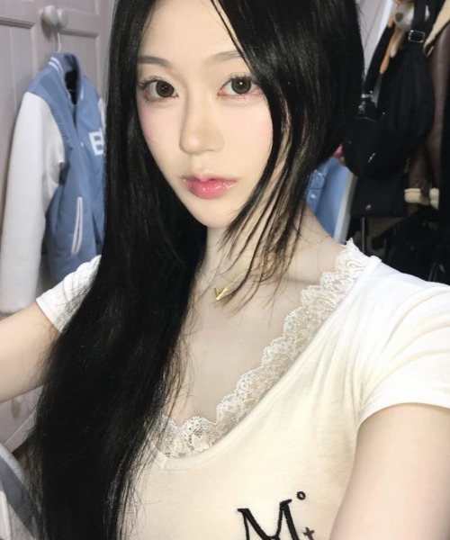 MUCENT(ムセント)の「A'GEM/9 × .kom 『MUCENT/ムセント』 SUNNIOR LACE V-NECK HALF T/サニアレースVネック Tシャツ(Tシャツ/カットソー・レディース・アイボリー/ブラック・FREE)」の7枚目の写真
