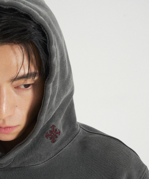 SLOWACID（スローアシッド）の「ネックロゴガーメントダイフードパーカー[チャコール]（パーカー・レディース・その他・SMALL/MEDIUM/LARGE/X-LARGE）」の3枚目の写真