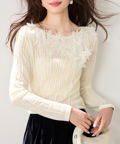 Doux Belle(ドゥーベル)の「立体フラワー×ビーズデザイントップス(Tシャツ/カットソー・レディース・ベージュ・MEDIUM/X-LARGE/LARGE)」の9枚目の写真