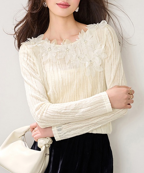 Doux Belle(ドゥーベル)の「立体フラワー×ビーズデザイントップス(Tシャツ/カットソー・レディース・ベージュ・MEDIUM/X-LARGE/LARGE)」の13枚目の写真
