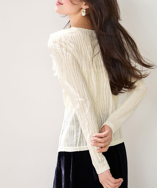 Doux Belle(ドゥーベル)の「立体フラワー×ビーズデザイントップス(Tシャツ/カットソー・レディース・ベージュ・MEDIUM/X-LARGE/LARGE)」の4枚目の写真