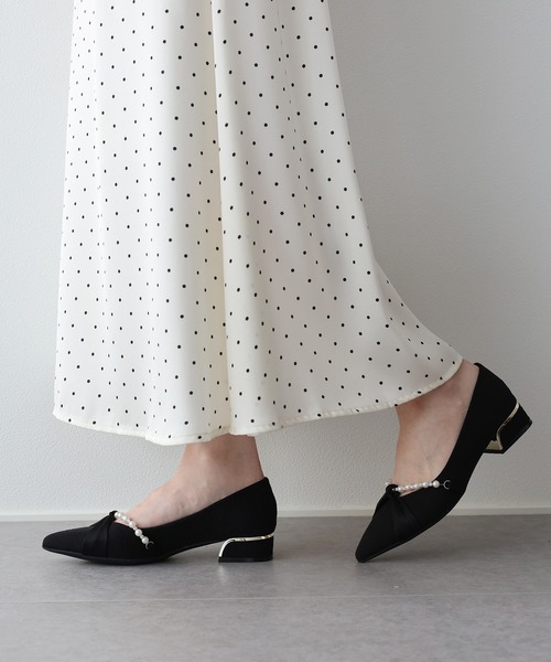 BLUEEAST(ブルーイースト)の「パールリボンパンプス(パンプス・レディース・ブラック/ホワイト・LARGE/MEDIUM)」の11枚目の写真