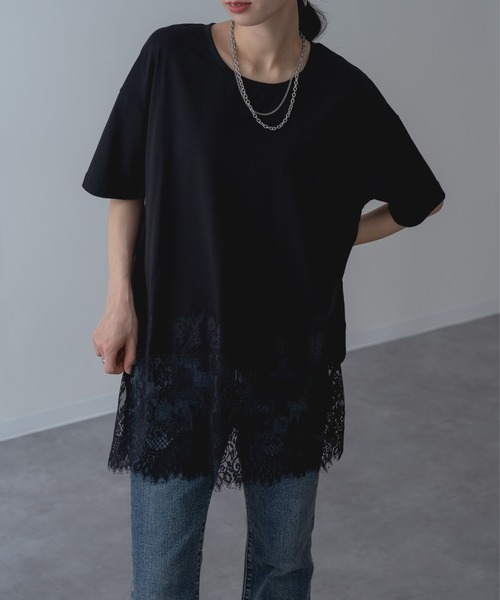 refinedworks(リファインドワークス)の「【refinedworks】レイヤード でも◎ 裾レース 半袖 Tシャツ(Tシャツ/カットソー・レディース・チャコールグレー/ブラック/ホワイト・FREE)」の2枚目の写真