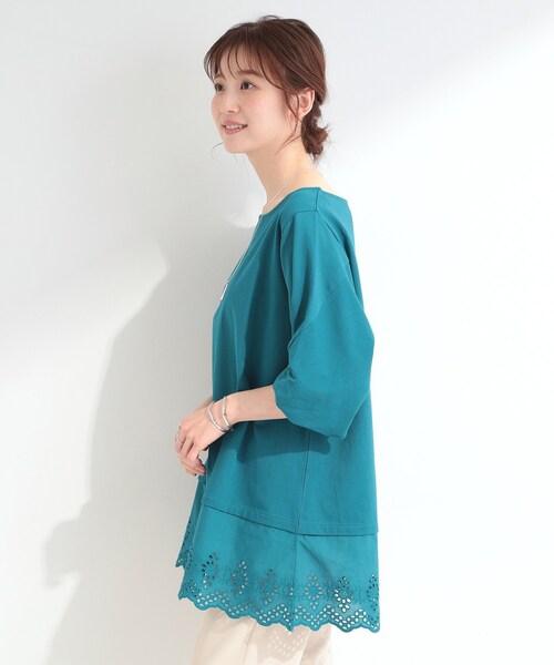 SHOO・LA・RUE(シューラルー)の「【洗濯機可/ひんやり/S-LL】裾レース切り替え ねじりお袖チュニック(チュニック・レディース・ブラック/ブラウン系/ブルーグリーン・01/02/03/04)」の12枚目の写真