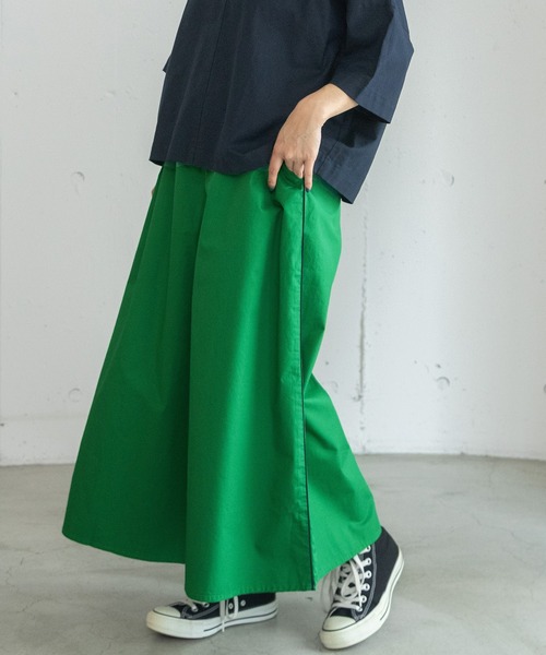 POU DOU DOU（プードゥドゥ）の「サイドラインパイピングフレアパンツ（その他パンツ・レディース・ネイビー/グリーン/ブラウン・3）」の2枚目の写真