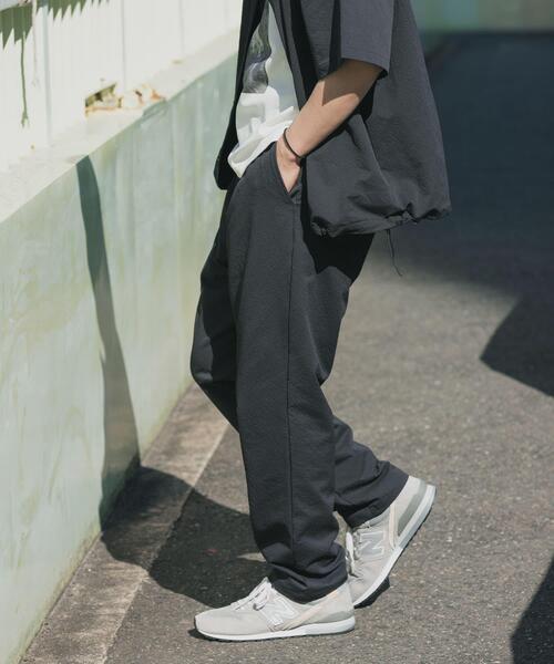 ITEMS URBANRESEARCH(アイテムズ アーバンリサーチ)の「『接触冷感/イージーケア/吸水速乾/撥水/防汚』高機能シアサッカー イージートラウザー(楽着シリーズ)(その他パンツ・メンズ・ベージュ/ブラック/ライトブルー・MEDIUM/LARGE)」の7枚目の写真