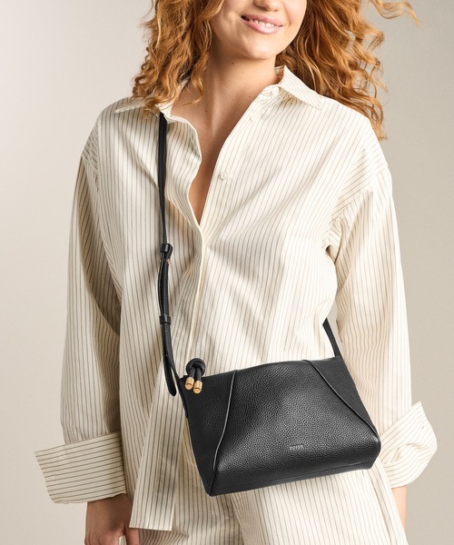 FOSSIL(フォッシル)の「フォッシル 斜めがけバッグ レディース レザー ブラック ZB11172001(ショルダーバッグ・レディース・ブラック・FREE)」の2枚目の写真