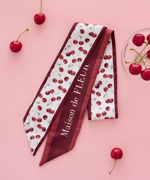 Maison de FLEUR（メゾンドフルール）の「チェリー柄プリントスカーフ