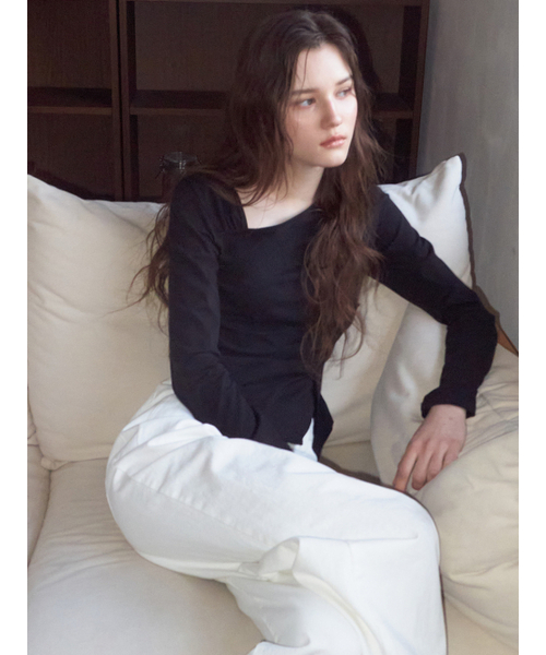ETMON（エトモン）の「Curved Pintuck T-Shirt, Black（Tシャツ/カットソー・レディース・その他・F）」の2枚目の写真