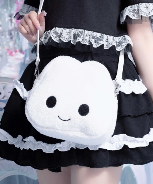 Whinny(ホワイニー)の「Whinny/【Whinny×やさうさちゃん】どこでもやさうさちゃんバッグ(ショルダーバッグ・レディース・ホワイト・FREE)」の4枚目の写真