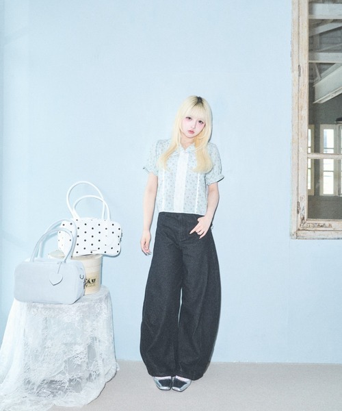 Lovilyn(ラヴィリン)の「バッグリボンバレルデニム(デニムパンツ・レディース・インディゴブルー/ブラック・SMALL/MEDIUM)」の3枚目の写真