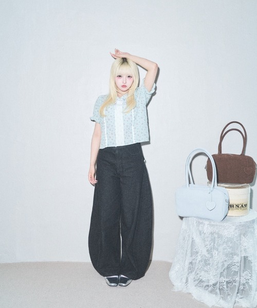 Lovilyn(ラヴィリン)の「バッグリボンバレルデニム(デニムパンツ・レディース・インディゴブルー/ブラック・SMALL/MEDIUM)」の5枚目の写真