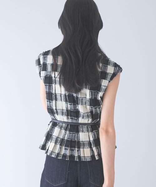 URBAN RESEARCH ROSSO WOMEN(アーバンリサーチ ロッソ)の「チェックジャガードタックデザインブラウス(シャツ/ブラウス・レディース・ブラック・FREE)」の4枚目の写真