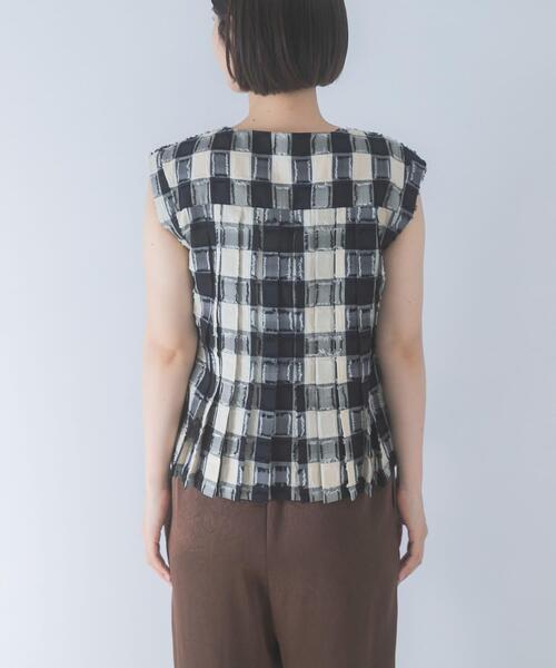URBAN RESEARCH ROSSO WOMEN(アーバンリサーチ ロッソ)の「チェックジャガードタックデザインブラウス(シャツ/ブラウス・レディース・ブラック・FREE)」の11枚目の写真
