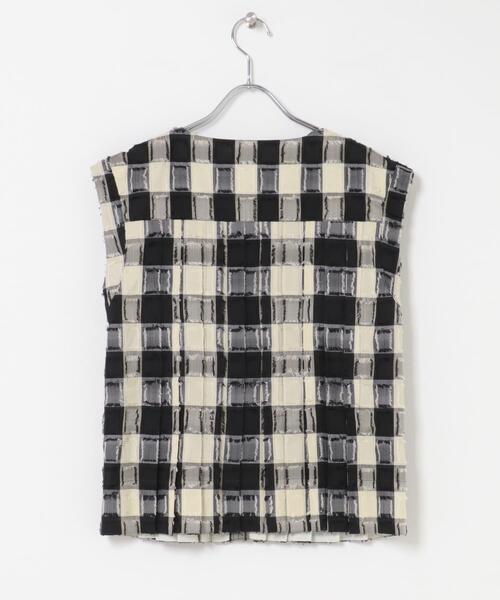 URBAN RESEARCH ROSSO WOMEN(アーバンリサーチ ロッソ)の「チェックジャガードタックデザインブラウス(シャツ/ブラウス・レディース・ブラック・FREE)」の15枚目の写真