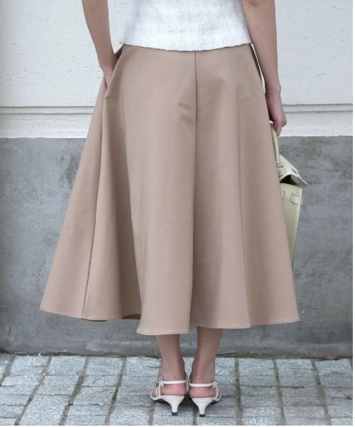 BIRTHDAY BASH(バースデイバッシュ)の「WAIST SWITCHING FLARE SKIRT(スカート・レディース・ベージュ/ブラック・MEDIUM/SMALL)」の8枚目の写真