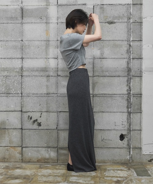feepur（フェピュール）の「【TALLサイズあり】ボーダーナロースカート（スカート・レディース・チャコールグレー・SMALL/MEDIUM/TALL）」の10枚目の写真