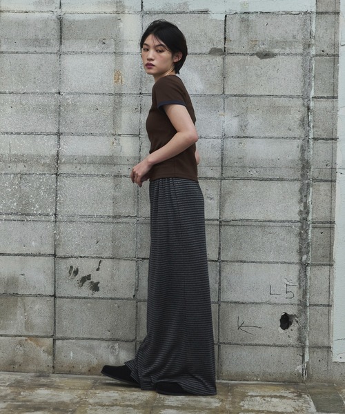 feepur（フェピュール）の「【TALLサイズあり】ボーダーナロースカート（スカート・レディース・チャコールグレー・SMALL/MEDIUM/TALL）」の5枚目の写真