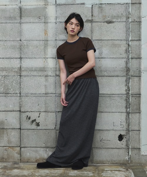 feepur（フェピュール）の「【TALLサイズあり】ボーダーナロースカート（スカート・レディース・チャコールグレー・SMALL/MEDIUM/TALL）」の3枚目の写真