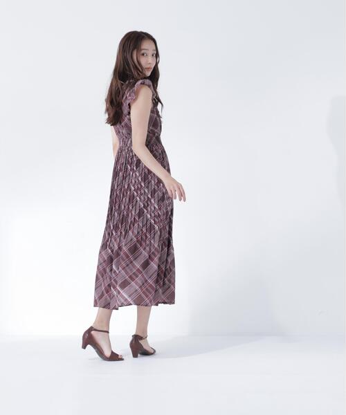 NATURAL BEAUTY BASIC(ナチュラルビューティーベーシック)の「オータムチェックシャーリングワンピース(ワンピース・レディース・ベージュ系その他/ブラウン系その他・SMALL/MEDIUM/P/S)」の9枚目の写真