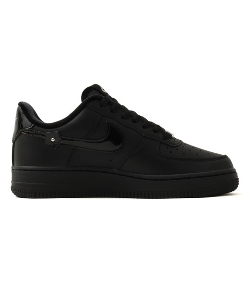 NIKE(ナイキ)の「NIKE WMNS AIR FORCE 1 '07 / ナイキ ウィメンズ エア フォース 1 '07【SP】(スニーカー・レディース・ブラック・25.0cm/24.5cm/24.0cm/23.5cm/23.0cm)」の4枚目の写真