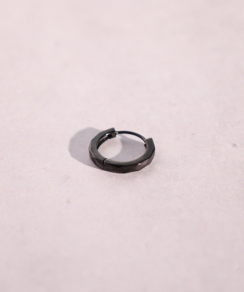 EVER METAL（エバーメタル ever metal EVER METAL）の「EVERMETAL 日本製 サージカルステンレス 316L 金属アレルギー対応 フープ ピアス ダイヤカット 男女兼用（ピアス（片耳用）・メンズ・シルバー/ゴールド/ブラック・FREE）」の4枚目の写真