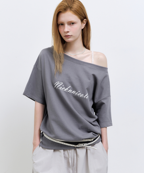 NICK&NICOLE(ニックアンドニコール)の「OFF SHOULDER LETTERING SWEAT TOP_CHARCOAL(Tシャツ/カットソー・レディース・その他・FREE)」の1枚目の写真