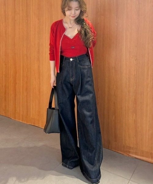 LILY BROWN(リリーブラウン)の「タックワイドクラシックデニムパンツ(デニムパンツ・レディース・ブルー/インディゴブルー/その他・1/0)」の5枚目の写真