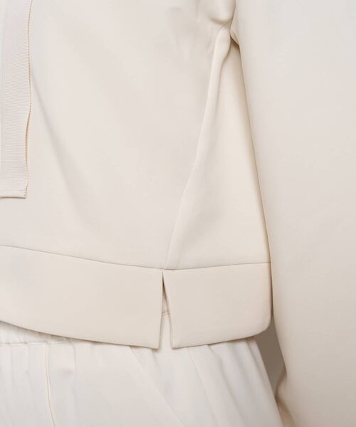 LANVIN en Bleu（ランバンオンブルー）の「ロゴレーステープフーディー（Tシャツ/カットソー・レディース・ブラック/カーキ/オフホワイト・38）」の12枚目の写真