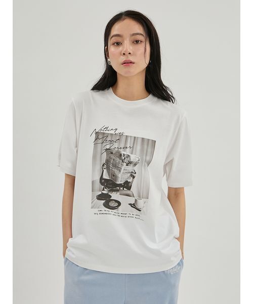 Mila Owen(ミラオーウェン)の「フォトプリントTシャツ(Tシャツ/カットソー・レディース・クリーム/チャコールグレー/ホワイト・F)」の1枚目の写真