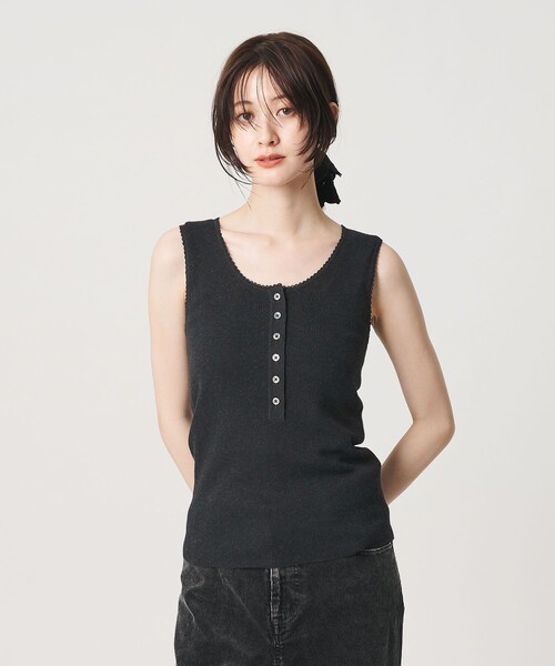 BEAUTY&YOUTH UNITED ARROWS（ビューティーアンドユースユナイテッドアローズ）の「ヘンリーネック リブニット タンクトップ ウォッシャブル（ニット/セーター・レディース・ベージュ/オリーブ/ダークグレー・FREE）」の2枚目の写真