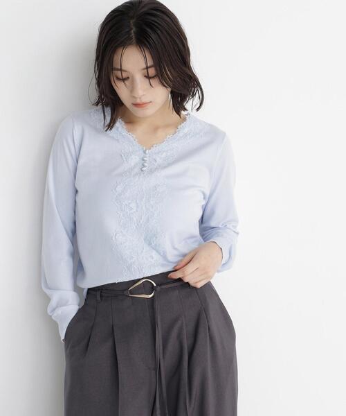 NATURAL BEAUTY BASIC(ナチュラルビューティーベーシック)の「レースVネックプルオーバー(ニット/セーター・レディース・オフホワイト/ブルー/ブラック・フリ-)」の1枚目の写真