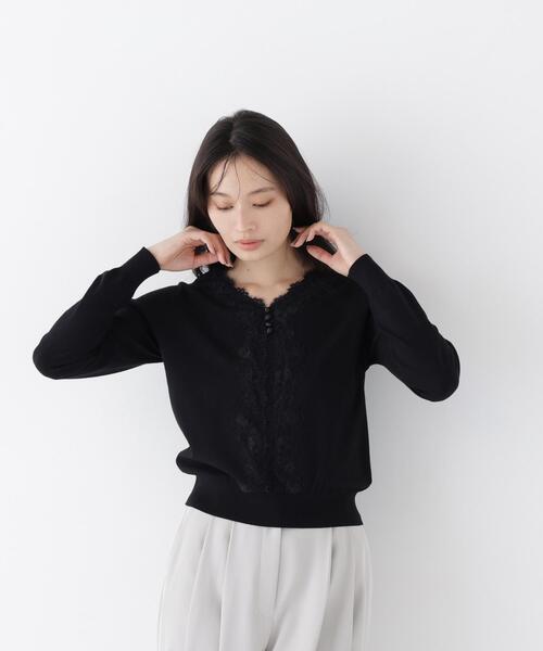 NATURAL BEAUTY BASIC(ナチュラルビューティーベーシック)の「レースVネックプルオーバー(ニット/セーター・レディース・オフホワイト/ブルー/ブラック・フリ-)」の6枚目の写真