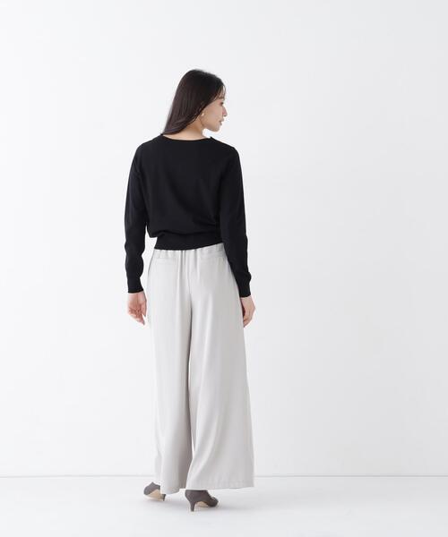 NATURAL BEAUTY BASIC(ナチュラルビューティーベーシック)の「レースVネックプルオーバー(ニット/セーター・レディース・オフホワイト/ブルー/ブラック・フリ-)」の9枚目の写真