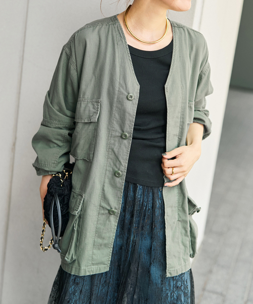 Spick & Span(スピックアンドスパン)の「《WEB限定》ROTHCO / ロスコ ミリタリーノーカラージャケット(ミリタリージャケット・レディース・カーキ/ブラック・MEDIUM)」の2枚目の写真