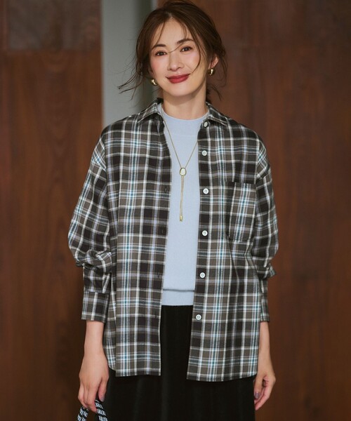23区 S(ニジュウサンクチイサイサイズ)の「チェックネル シャツ(シャツ/ブラウス・レディース・ダークブラウン系3/ネイビー系3/ブラック系3・32)」の2枚目の写真