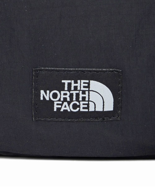THE NORTH FACE（ザノースフェイス）の「TNF/WL-BREEZE　ROLL　CROSS　BAG（ショルダーバッグ・メンズ・ピンク/クリーム/ブラック・FREE）」の7枚目の写真