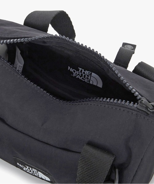 THE NORTH FACE（ザノースフェイス）の「TNF/WL-BREEZE　ROLL　CROSS　BAG（ショルダーバッグ・メンズ・ピンク/クリーム/ブラック・FREE）」の8枚目の写真