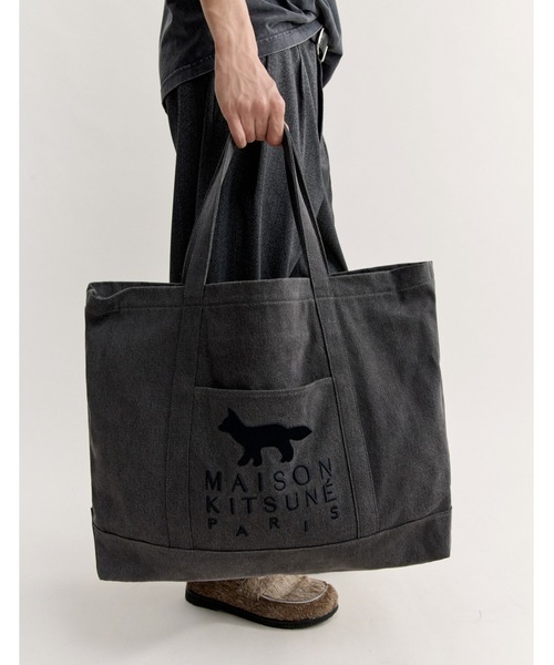 Maison Kitsune(メゾンキツネ)の「PROFILE FOX XL TOTE(トートバッグ・メンズ・ブラック系その他・U)」の6枚目の写真