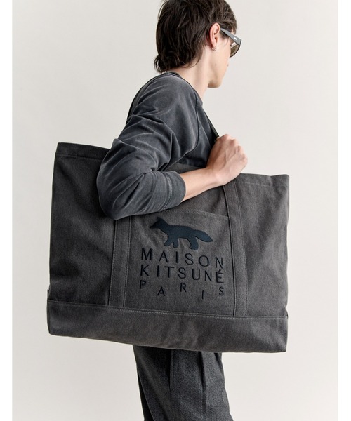 Maison Kitsune(メゾンキツネ)の「PROFILE FOX XL TOTE(トートバッグ・メンズ・ブラック系その他・U)」の7枚目の写真