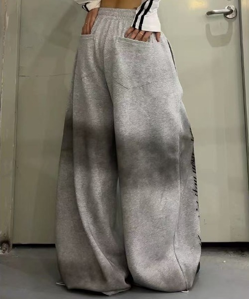 SHEPP(シープ)の「【26年秋冬新作】Y2K クロス刺繍 ヴィンテージ加工 ワイドスウェットパンツ ルーズシルエット(スウェットパンツ・レディース・ブラック/グレー・M/L)」の5枚目の写真