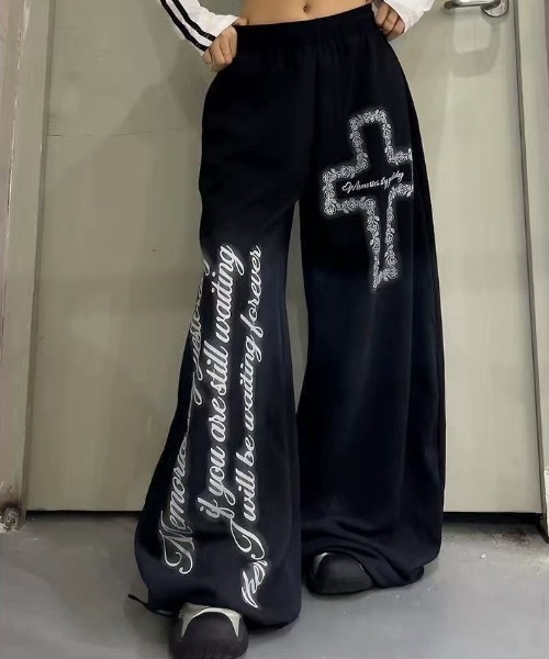 SHEPP(シープ)の「【26年秋冬新作】Y2K クロス刺繍 ヴィンテージ加工 ワイドスウェットパンツ ルーズシルエット(スウェットパンツ・レディース・ブラック/グレー・M/L)」の9枚目の写真