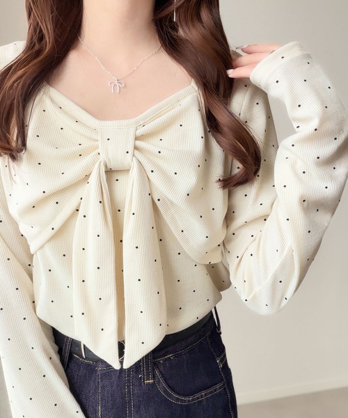 mily bilet(ミウィビレット)の「【mily bilet】甘めディテールを、大人っぽく纏う。主役級の可愛さ♪テレコリブ素材立体ドットリボンスクエアネックトップス(長袖)(Tシャツ/カットソー・レディース・ネイビー/アイボリー/ブラウン・X-LARGE/SMALL/MEDIUM/LARGE)」の1枚目の写真