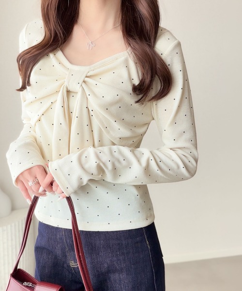 mily bilet(ミウィビレット)の「【mily bilet】甘めディテールを、大人っぽく纏う。主役級の可愛さ♪テレコリブ素材立体ドットリボンスクエアネックトップス(長袖)(Tシャツ/カットソー・レディース・ネイビー/アイボリー/ブラウン・X-LARGE/SMALL/MEDIUM/LARGE)」の14枚目の写真