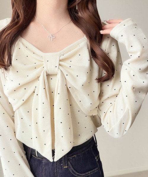 mily bilet(ミウィビレット)の「【mily bilet】甘めディテールを、大人っぽく纏う。主役級の可愛さ♪テレコリブ素材立体ドットリボンスクエアネックトップス(長袖)(Tシャツ/カットソー・レディース・ネイビー/アイボリー/ブラウン・X-LARGE/SMALL/MEDIUM/LARGE)」の5枚目の写真
