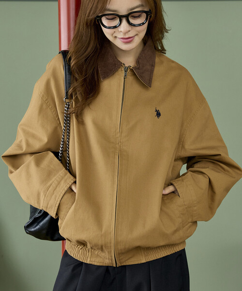 FREAK'S STORE(フリークスストア)の「U.S. POLO ASSN. × PUBLUX/ユーエスポロアッスン 別注 襟 コーデュロイ スイングトップ 限定展開(ブルゾン・メンズ・ネイビー/チャコールグレー/ブラック/ベージュ・SMALL/MEDIUM/LARGE)」の3枚目の写真