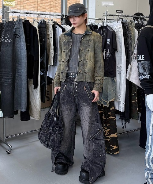 RICH(リッチ)の「別注【RICH】Knight Wide Dirty Washed Pants / 【リッチ】リベットダーティーウォッシュバルーンデニムパンツ<着用動画あり>(デニムパンツ・メンズ・ブラック・02/01)」の22枚目の写真